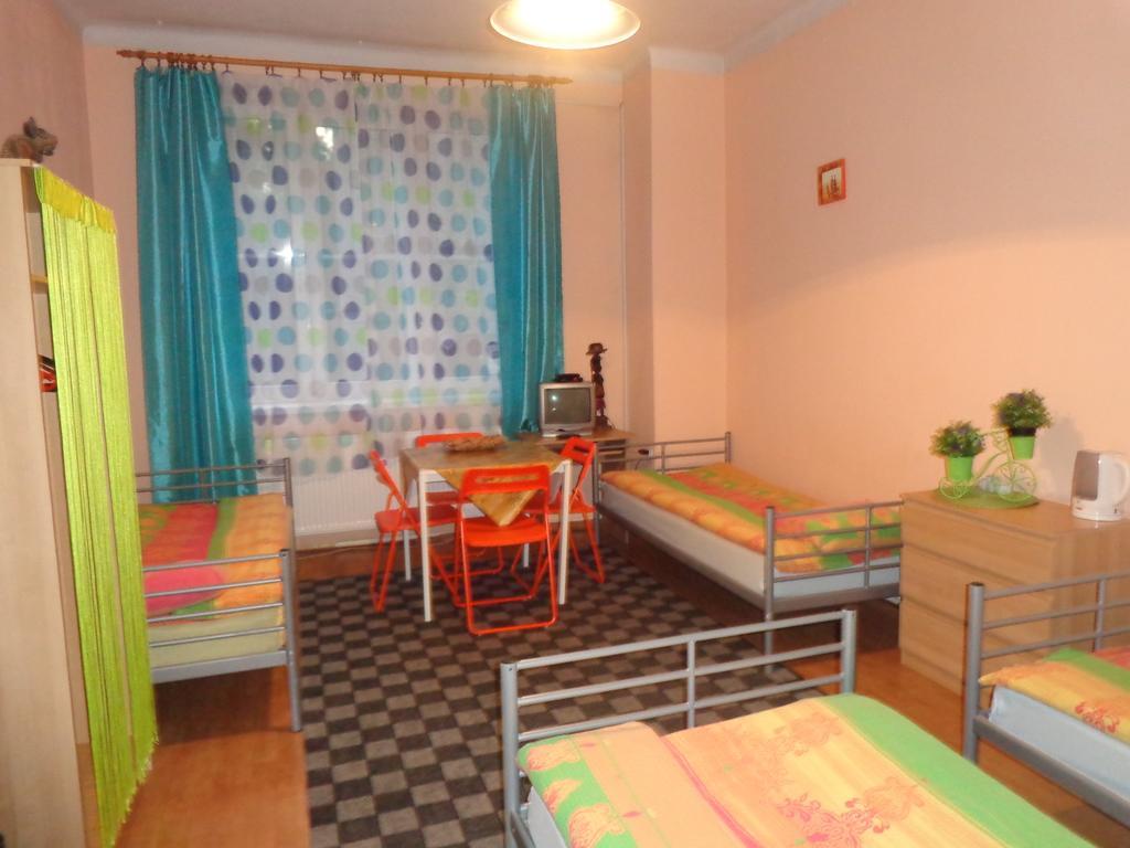 Hostel Taurus Krasków Oda fotoğraf